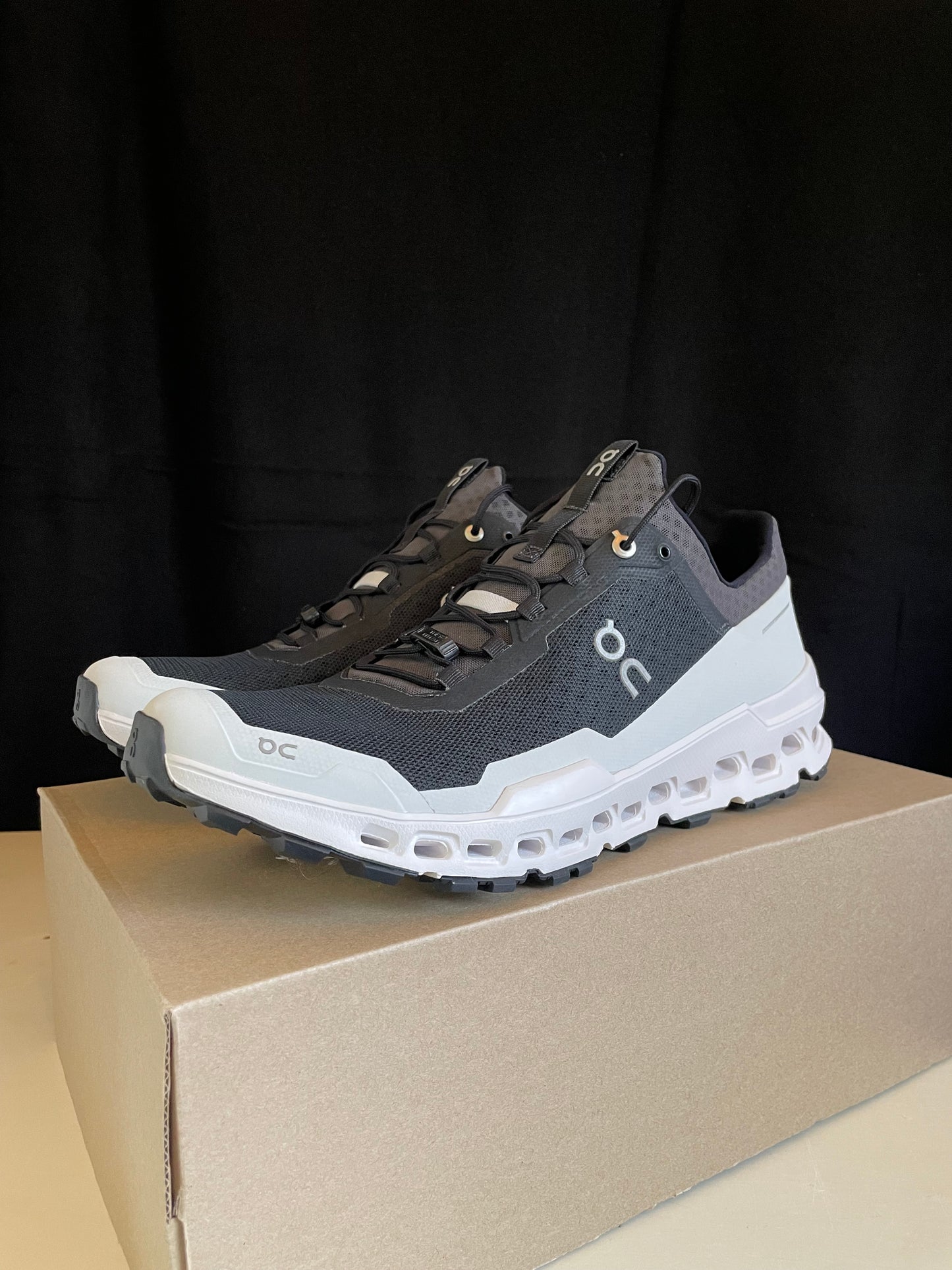 Cloudultra black white